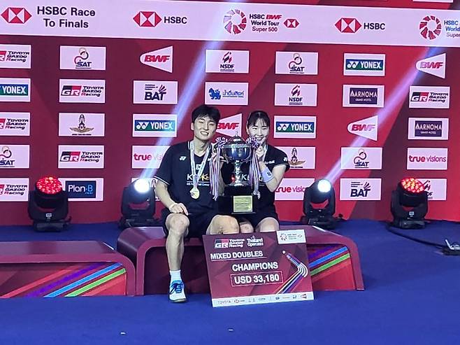 [서울=뉴시스]혼합복식-우승(김원호_정나은). 2023.06.04. (사진=대한배드민턴협회 제공)  *재판매 및 DB 금지