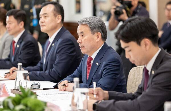 이종섭 국방부 장관이 3일&nbsp;싱가포르 샹그릴라 호텔에서 열린 리상푸 중국 국무위원 겸 국방부장과의 한·중&nbsp;국방장관회담에서 발언하고 있다. 싱가포르=연합뉴스