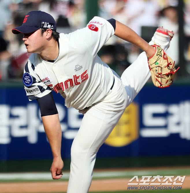 아버지 앞에서 1이닝 무실점 피칭을 선보인 아들.