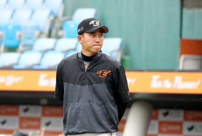 젊은 선수들을 키워내야만 하는 최원호 감독, 어려운 숙제를 안게 되었다. (뉴스1)