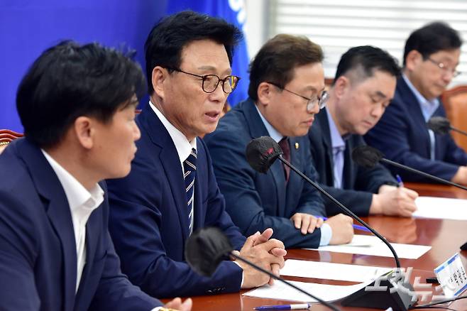 더불어민주당 박광온 원내대표가 5일 서울 여의도 국회에서 열린 '후쿠시마 오염수 원내대책단 출범식'에서 발언을 하고 있다. 윤창원 기자