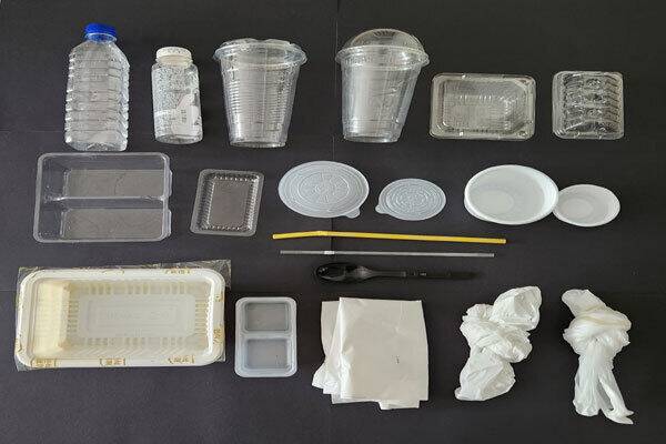 직장인 김경준씨가 2일 하루 동안 소비한 플라스틱의 양. 이민경 기자