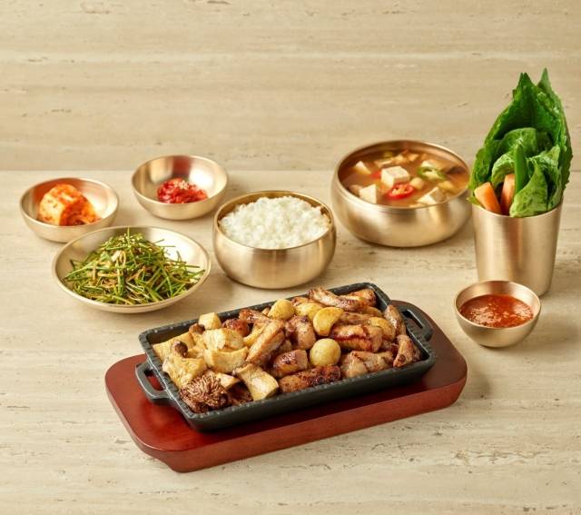조선 팰리스 인룸다이닝 메뉴 '우리돼지쌈정식'. 조선호텔앤리조트 제공