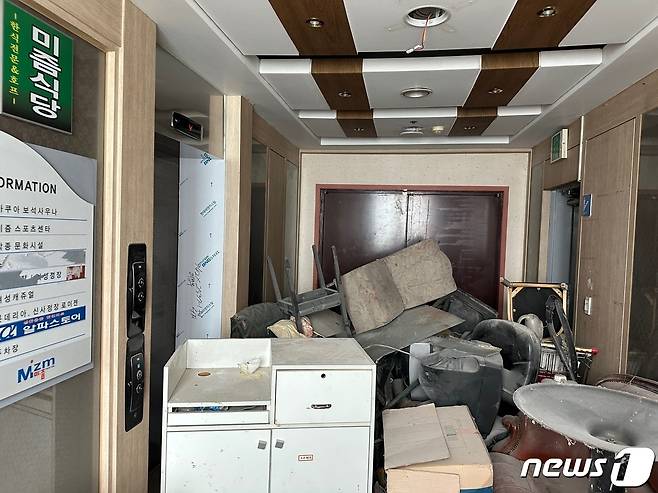 7일 낮 의정부시 미즘상가 건물 3층 엘리베이터 앞 모습. 2023.6.7 ⓒ News1 이상휼 기자