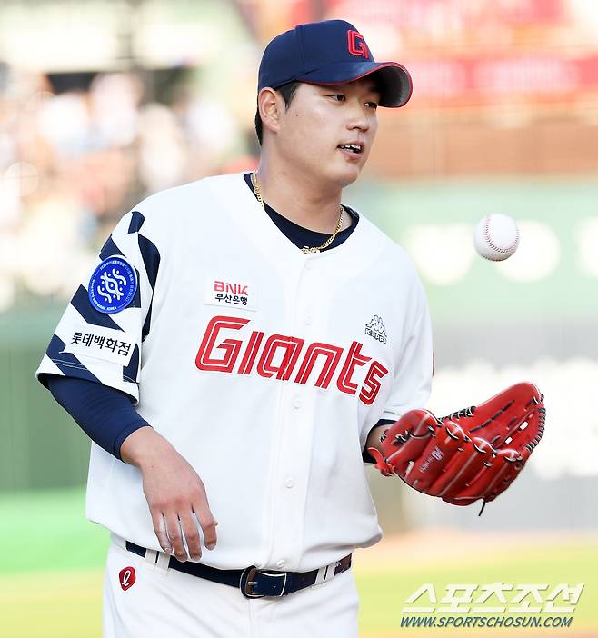 2023 KBO리그 롯데 자이언츠와 KIA 타이거즈의 경기가 3일 부산 사직구장에서 열렸다. 롯데 나균안. 부산=박재만 기자pjm@sportschosun.com/2023.06.03/