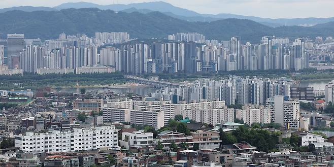 서울 중구 남산에서 바라본 서울 시내 아파트./연합뉴스