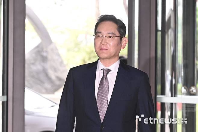 이재용 삼성전자 회장이 1일 서울 중구 신라호텔에서 열린 2023년 삼성호암상 시상식에 참석하고 있다.   박지호기자 jihopress@etnews.com