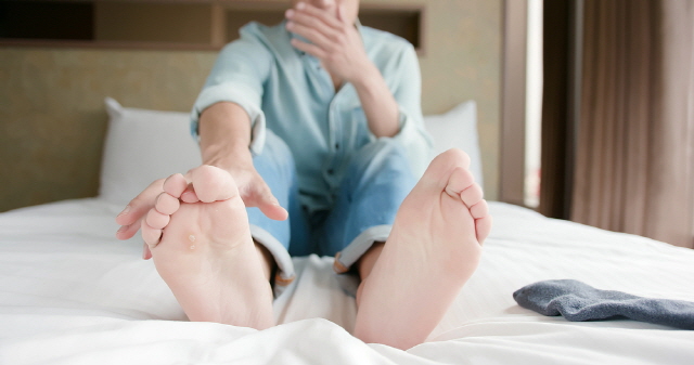 발 냄새를 예방하려면 발에 땀이 많이 차지 않도록 되도록 자주 씻고 완전히 말려야 한다./사진=클립아트코리아