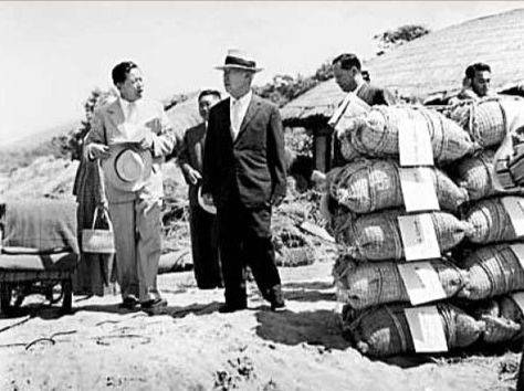 1957년 농가를 찾은 이승만 대통령.