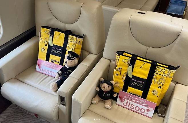 대한항공이 걸그룹 블랙핑크가 이용하는 전용기 내부를 공개했다. /사진=대한항공 공식 인스타그램