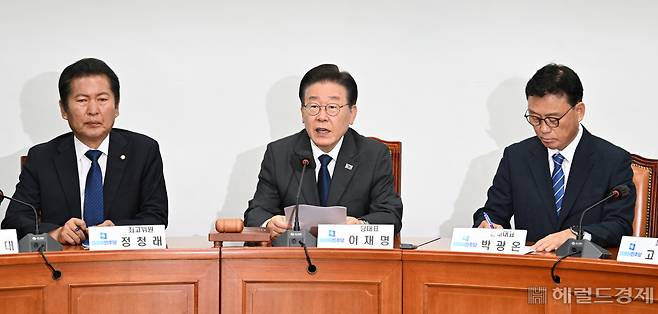 더불어민주당 최고위원회의가 7일 서울 영등포구 여의도 국회의사당 본청에서 열리고 있다. 임세준 기자