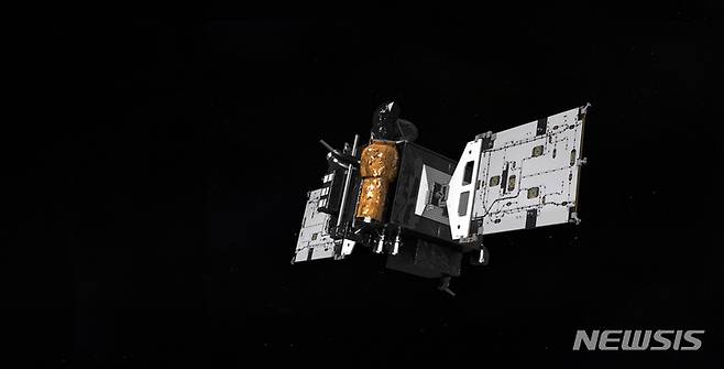 [서울=뉴시스]우주 공간에서 임무를 수행 중인 다누리 상상도. (사진=과학기술정보통신부 제공)