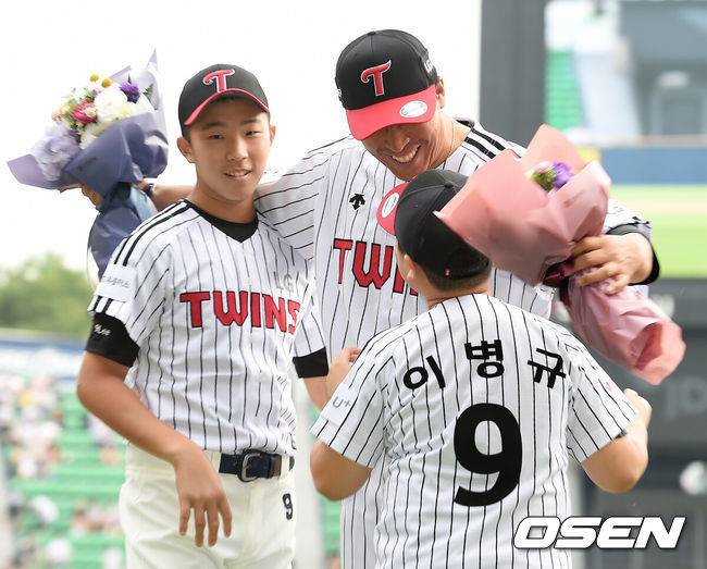 [OSEN=잠실, 지형준 기자] 이병규 코치 은퇴식 당시 장남 이승민(왼쪽). 2017.07.09 /jpnews@osen.co.kr