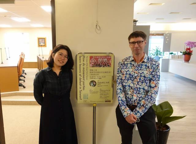 ▲2022년 12월 대만 타이베이시의 중앙연구원에서 "운동정당은 선거 패배를 통해 무엇을 배울까"라는 주제로 열린 컨퍼런스에서 발언하는 대만 녹색당 왕얜한(王彥涵) 전 대표. 이날 런던 소호대학 다피드 펠(Dafydd Fell) 교수가 <대만 녹색당(Taiwan’s Green Parties)> 책 내용을 중심으로 발표했다. ⓒ왕얜한 본인 제공