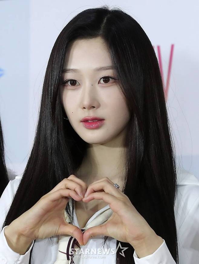 그룹 에스파 지젤이 18일 오후 서울 송파구 올림픽공원 KSPO DOME에서 진행된 '써클차트 뮤직 어워즈 2022' 레드카펫 행사에 참석해 포즈를 취하고 있다. 2023.02.18 /사진=김창현 기자 chmt@