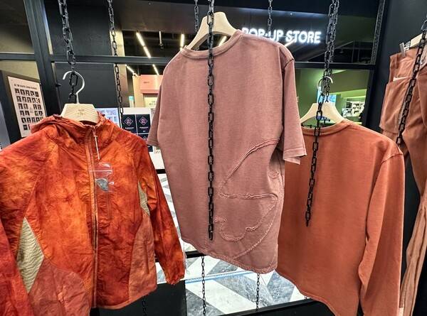 - 불타는 지옥에서 영감을 받은 색상