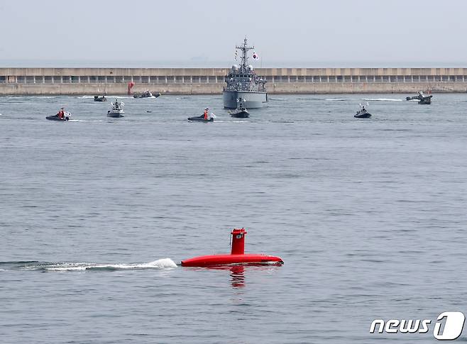 8일 오후 부산 남구 해군작전사령부 부산작전기지에서 해양 유·무인 복합전투체계 '네이비 씨 고스트'(Navy Sea GHOST)를 적용한 상륙작전 시연이 진행되고 있다. 2023.6.8/뉴스1 ⓒ News1 윤일지 기자