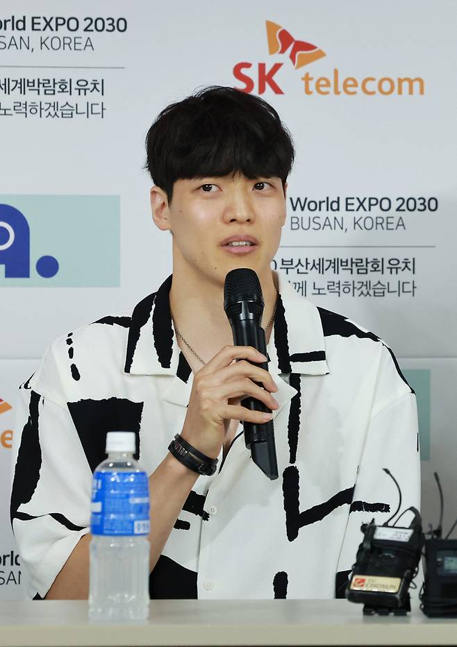 기자회견 하는 김선형     (서울=연합뉴스) 홍해인 기자 = 프로농구 서울 SK 나이츠로 이적한 김선형이 8일 오후 서울 강남구 KBL센터에서 기자회견을 하고 있다. 2023.6.8     hihong@yna.co.kr (끝)   <저작권자(c) 연합뉴스, 무단 전재-재배포 금지>