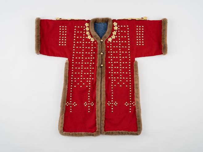 A reproduction of a suit of armor originally presented by Emperor Gojong to Prince Henry of Prussia in 1899 (KCHF)