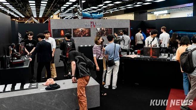 ‘디아블로 4 팝업스토어’가 8일 서울 여의도 '더 현대 서울'에서 운영을 시작했다.&nbsp; &nbsp;사진=차종관 기자&nbsp;