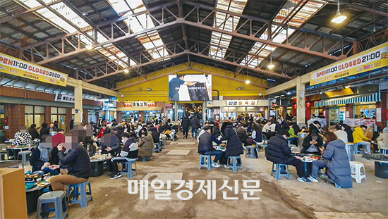 The Yesan traditional market in South Chungcheong Province [Photo by MK DB]