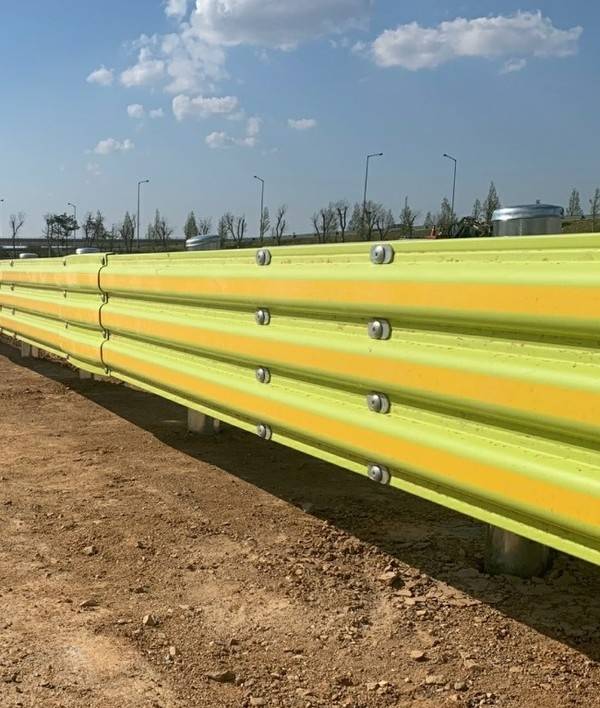 베트남 하노이시에 시범설치된 카리스의 PVC가드레일