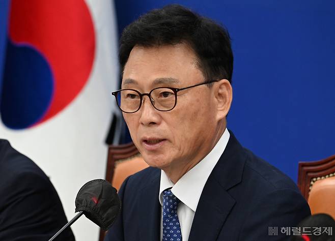 박광온 더불어민주당 원내대표가 8일 서울 영등포구 여의도 국회의사당 본청에서 열린 더불어민주당 정책조정회의에 참석해 발언하고 있다. 임세준 기자