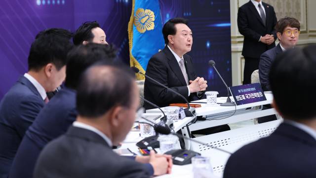 ▲윤석열 대통령이 8일 청와대 영빈관에서 제17차 비상경제민생회의 겸 반도체 국가전략회의를 주재하고 있다. ⓒ연합뉴스