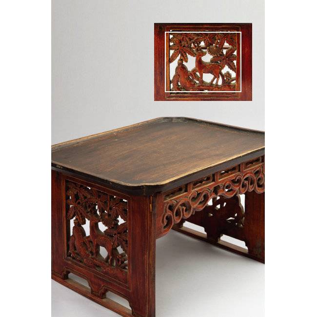 황해도 해주반은 고려시대 불교의 영향으로 연꽃, 모란, 만자(卍字) 문양 등 화려한 장식이 돋보인다(위). 두꺼운 널판을 각재(脚材)로 쓴다. 여기에 구멍을 뚫고 투각장식을 한다. 외형은 아름답지만 다른 소반에 비해 튼튼하지 못하다는 결점이 있다.