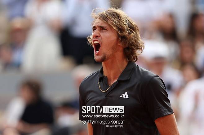 ▲ 2023년 롤랑가로스 프랑스오픈 남자 단식 4강 진출을 확정한 뒤 포효하는 알렉산더 츠베레프