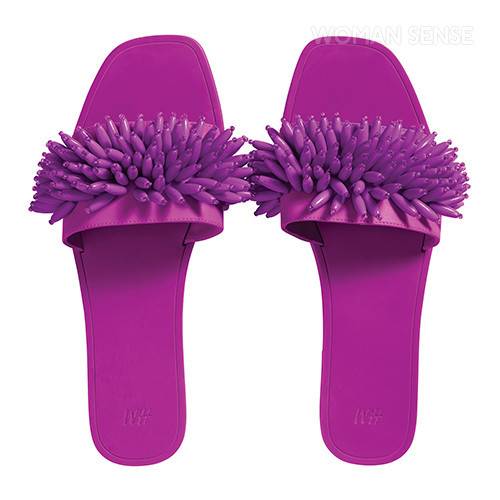 퍼플 컬러 비즈 슬라이드 4만9천9백원 H&M.