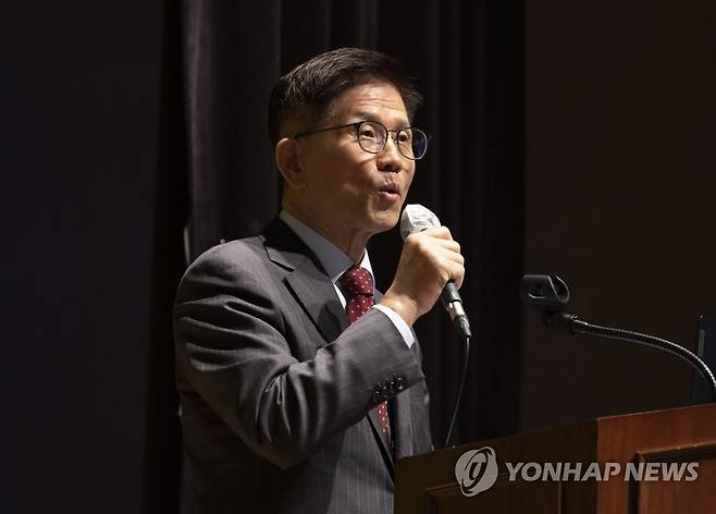 새로고침 노동자협의회 발대식에서 축사하는 김문수 위원장 [연합뉴스 자료사진]