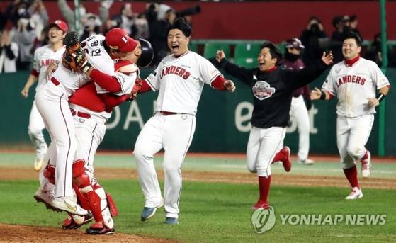 SSG 랜더스는 2022 정규시즌에서 우승했습니다.