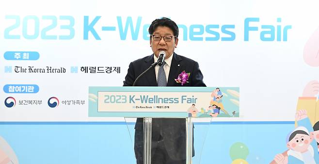 The Korea Herald CEO Choi Jin-young gives a welcome speech during the opening ceremony of the 2023 K-wellness fair at the Suwon Convention center in Suwon, Gyeonggi Province, on Friday. (Im Se-jun/The Korea Herald)