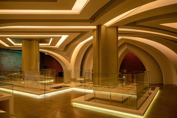 빛과 그림자가 조화를 이루는 서소문성지 역사박물관