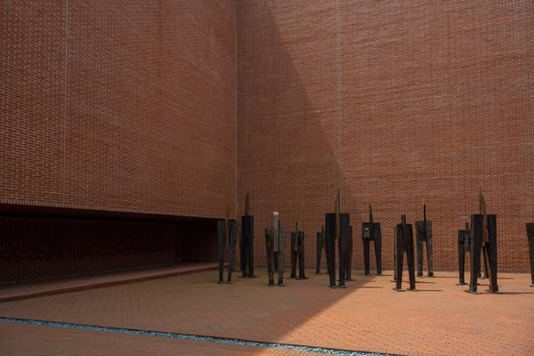 지하 3층에 조성된 하늘광장