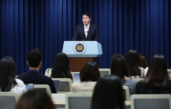 김태효 국가안보실 제1차장이 7일 서울 용산 대통령실 청사에서 ‘윤석열 정부의 국가안보전략’ 발간 관련 브리핑을 하고 있다. 연합뉴스