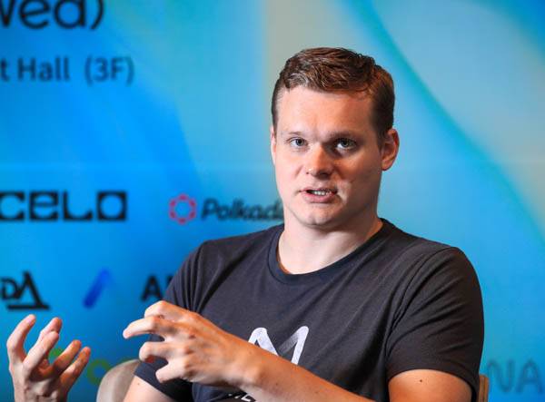 생성 AI의 기초가 되는 ‘구글 트랜스포머’ 논문 공저자인 일리야 폴로수킨이 6월 6일 서울 강남구의 한 호텔에서 논문에 대해 말하고 있다. / 이준헌 기자