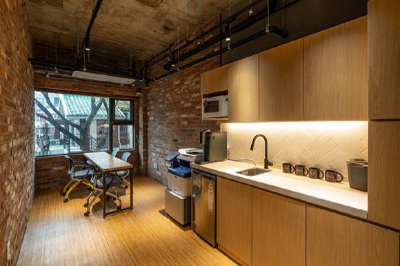 서울시 마포구 망원동 소재 '넷플릭스 예능 편집실' 모습. [사진=넷플릭스]