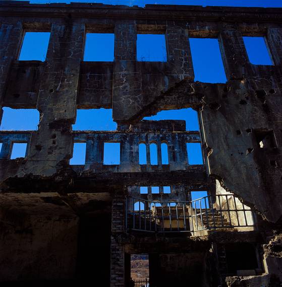 ‘Integration of time·시간의 축적_노동당사’, 2006년. © 서동엽