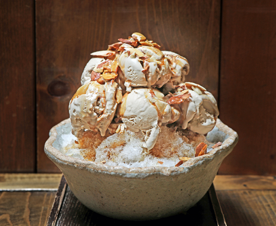 Coffee bingsu at coffeehouse and roastery Coffee Happy in Bundang District of Seongnam, Gyeonggi [PARK SANG-MOON]