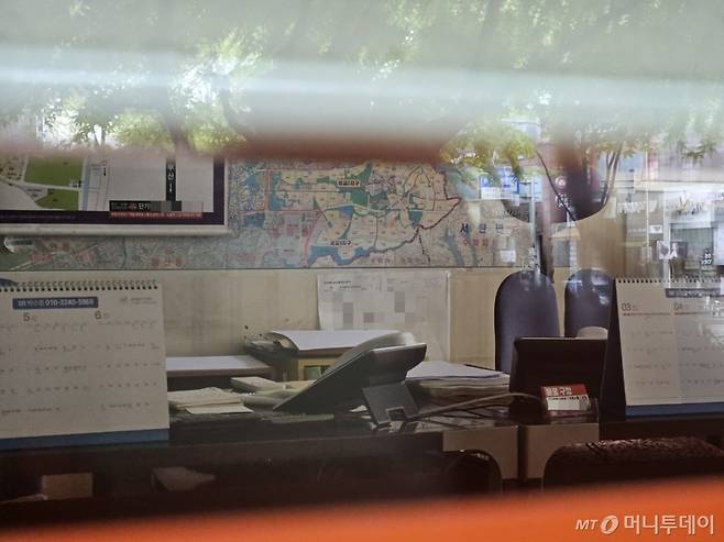 '동탄 전세사기' 의심신고가 접수된 오피스텔 계약이 이뤄졌던 부동산. 이 곳은 지난달 사장이 바뀌었다. 19일 오전엔 영업을 하지 않고 있었다./사진=정세진 기자