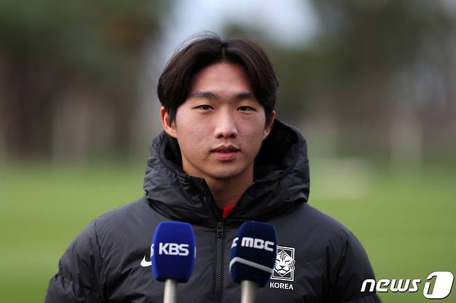 한국 20세 이하(U-20) 월드컵 축구대표팀 김용학이 10일(현지시간) 아르헨티나 라플라타 에스탄시아 치카 훈련장에서 취재진과 인터뷰하고 있다. 2023.6.11/뉴스1 ⓒ News1 이승배 기자