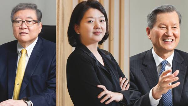 (왼쪽부터)조동혁 한솔케미칼 회장, 조연주 한솔케미칼 부회장, 박원환 한솔케미칼 대표이사. (사진=한솔케미칼)