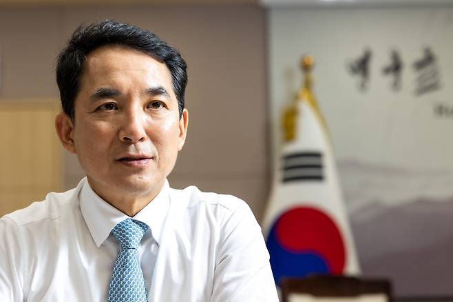 <아무튼, 주말>과 인터뷰를 하고 있는 박민식 국가보훈부 장관. /이신영 영상미디어 기자