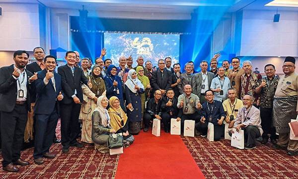 말레이시아 ‘한국 유학생 동문회’(AGIKO) 회원들이 슬랑오르주 방이 소재 한 호텔에서 단체 사진을 촬영하고 있다. AGIKO 제공