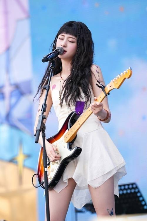 허윤진. 사진 ㅣ쏘스뮤직