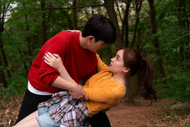 Choi Min-yeong (left) plays the role of Kitty's boyfriend, Dae, in "XO, Kitty" (Netflix)