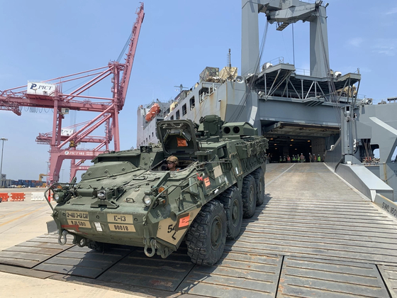 Armored vehicles of the 2nd Stryker Brigade Combat Team, 4th Infantry Division, arrives at Pohang, North Gyeongsang, on Saturday. According to the U.S. Defense Department on Monday, the 2nd Stryker Brigade Combat Team, 4th Infantry Division has been assigned as the next rotational force. The eight-wheel Stryker combat vehicle can carry a two to four-man crew and nine armed infantrymen and can reach speeds of 100 kilometer per hour (62 miles per hour). [DEFENSE VISUAL INFORMATION DISTRIBUTION SERVICE]