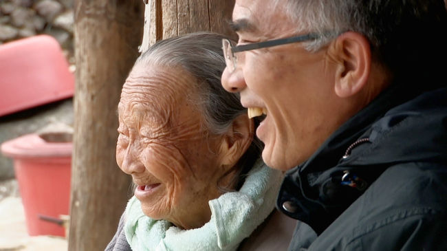 It has been two years since Chef Lim Ji-ho, who shared warmth with a warm meal, passed away.The deceased, who had wandered for a lifetime in search of his mother, worked hard to create Jirisan Food RAND Corporation in 2021. Until two months before his death, he appeared on MBNs Eat More for about eight months and gave healing to his home room.But the deceased fell asleep and never woke up. Families, acquaintances, and the public were all saddened by the unbelievable death.In the Mortuary of the deceased, Kim Hye-soo, Song Yoon-ah, Han Ji-min, Choo Ja-hyun, Moon Jeong-hee, Lee Tae-ran, Song Sun-mi, Jang Hyun-seong, Shin Hyun-jun, Park Jeong-soo, Sean, Lee Geum-hee, Lee Young-ja, Kim Soo-ro, In Soon-yi, 2AM Jo Kwon, Jin-woon, 2PM, Jang Woo-young, Super Junior, Choi Si-won, Paul Kim, Gong Seung-yeon, Yang Chi-seung, Ha Ji-young, Hwang Gyo-ik, etc. rushed to the scene and played Winston Chao.At the time, Park Hye-ryeong, the director of the movie Bobjeong and the president of the white cattle entertainment company, came to the place in Opo, Gyeonggi-do. Everyone was on the way to the teacher. Those who came on the first day were in Mortuary until midnight and came back the next day.Many people rushed to Mortuary as soon as they heard Bibo, and some of them came to the studio and played Winston Chao at dawn.He is the one who overcame many difficult personal affairs from his childhood with his heart for others. He filled the nostalgia for people with food.I have been wandering all my life looking for my mother, but recently I have settled down and said that I would make Jirisan Food RAND Corporation. I suddenly left while sleeping. Many people would pray for your prayers and prayers.I was sad because I liked people and I wanted many people to remember.He traveled all over the country, searching for our own natural ingredients and making new and creative dishes every time, especially his food, which always had a longing for Mother. I get tired when I talk about Mother.The most important thing I have ever lived in my life is to find a mother who is alive.The late Lim Ji-ho, who made food because he liked people and always had warm warmth in the food. It has been two years since he passed away suddenly, but many people still remember the taste of his hands as well as the deceased.rice tablets